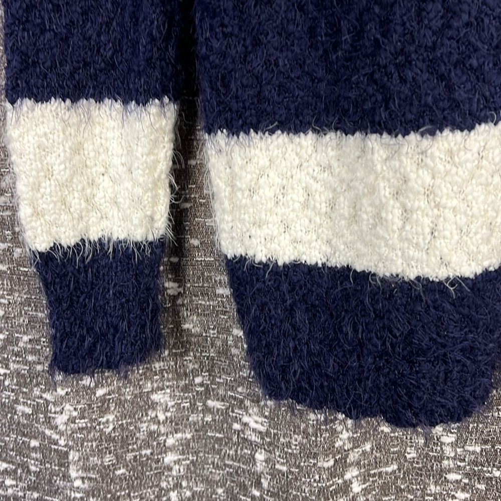 Knox Rose Sweaters V-Neck Eyelash Striped Sweater Blue and White Size Small - Picture 11 of 11